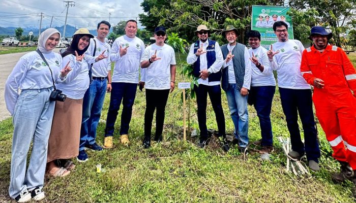 Wakil Bupati Luwu Apresiasi PT Masmindo Dwi Area dalam Aksi Penanaman 1000 Pohon untuk Hari Bumi 2025
