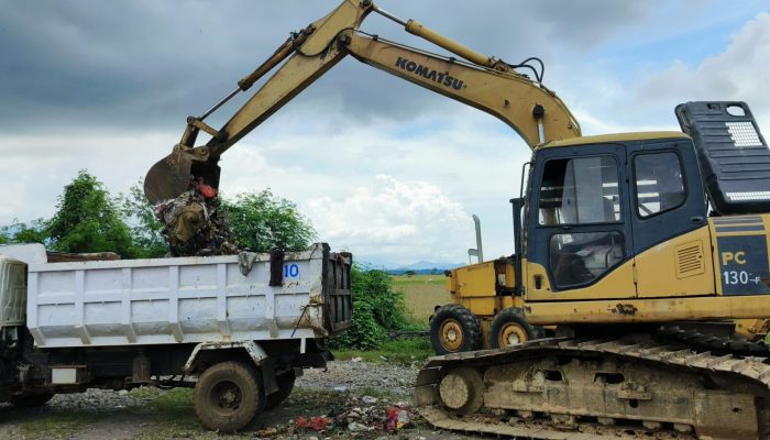 Sambut Hari Bumi, PT BMS dan Pemerintahan Luwu Angkut Puluhan Ton Sampah di Pasar Padang Sappa