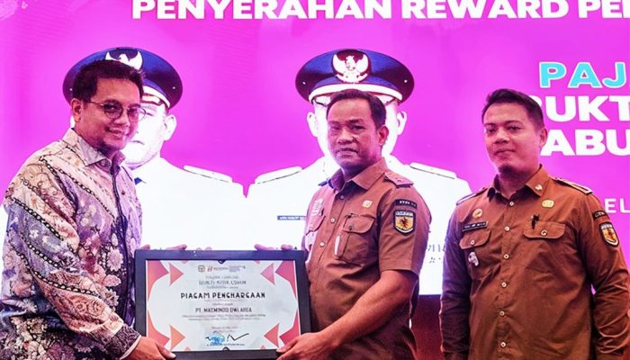 PT Masmindo Dwi Area Terima Penghargaan Atas Kepatuhan  Pembayaran Pajak di  Luwu