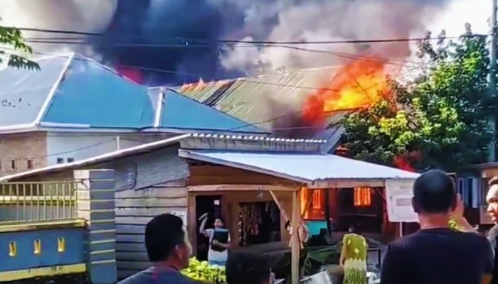 5 Rumah Hangus Terbakar di Bajo, Diduga Akibat Kebocoran Regulator Kompor Gas