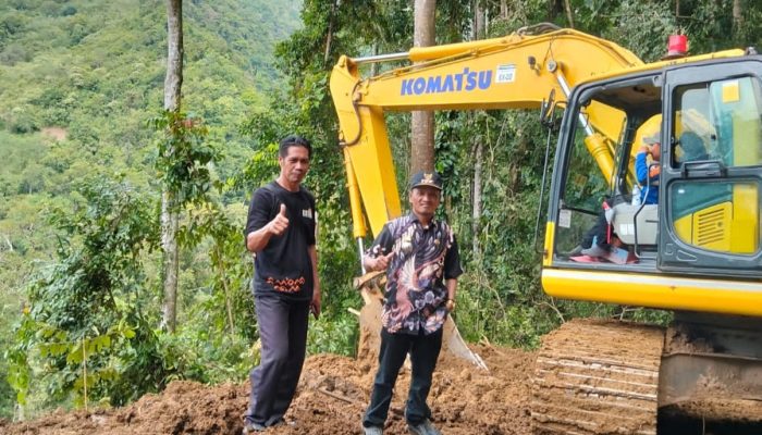 Camat Latimojong Apresiasi PT Masmindo Atas Kontribusi Pemeliharaan Jalan