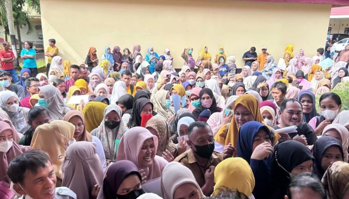 Demi Berkas PPPK, Ribuan Warga Rela Padati Polres Luwu