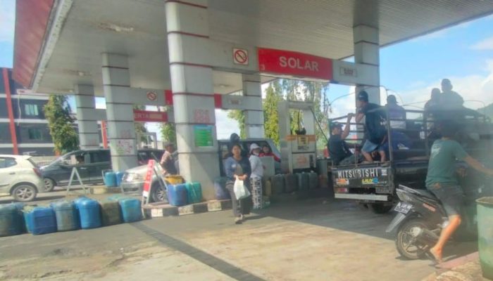 Praktik Ilegal BBM di Walenrang: Nama Oknum TNI dan Polisi Disebut Warga