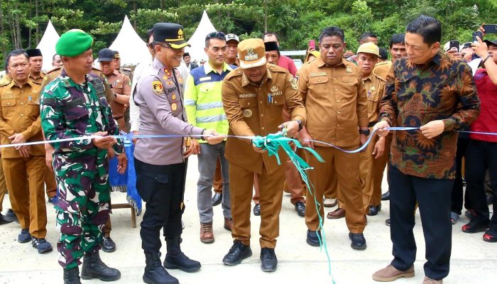 PT Masmindo Dwi Area Serahkan Jembatan Kadundung dan To’Baru kepada Pemkab Luwu