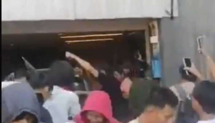 Kemarahan Warga Tanjung Priok Meledak: Rumah Ahmad Sahroni Digedor, Lexus Miliaran Dirusak