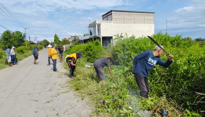 Wujudkan Lingkungan Sehat, Polres Pinrang Laksanakan Kerja Bakti di Fasilitas Publik