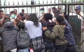 Demo Mahasiswa di Kantor Wali Kota Palopo Ricuh, Sempat Saling Dorong dengan Satpol PP