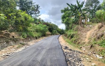 PT Masmindo Benahi Jalan di Marinding, Pemdes Apresiasi Metode Pengaspalan yang Lebih Kokoh