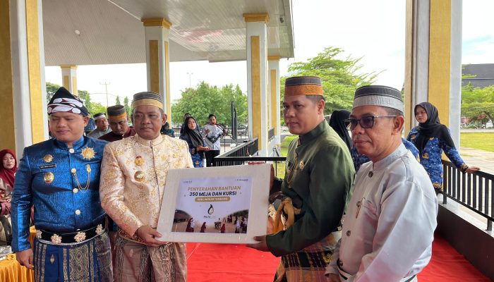 MDA Serahkan Bantuan Pendidikan untuk 10 Sekolah di Luwu pada Upacara Hardiknas 2026