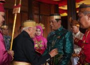 Kedatuan Luwu Terima MDA sebagai Bagian Keluarga Kedatuan, Direktur Utama Disematkan Pin dan Keris Adat